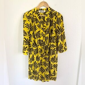 DIANE VON FURSTENBERG yellow abstract print silk dress / size 6